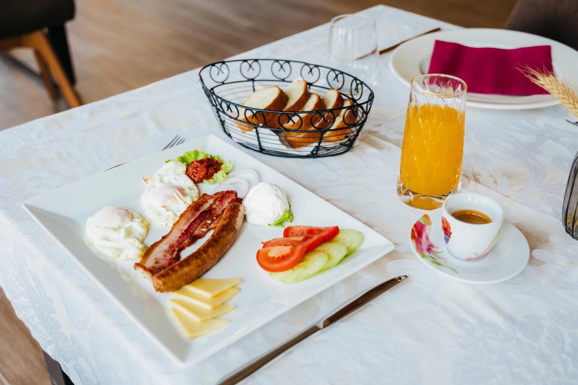 Pansion Mihica Dvori Otel Babina Greda Dış mekan fotoğraf