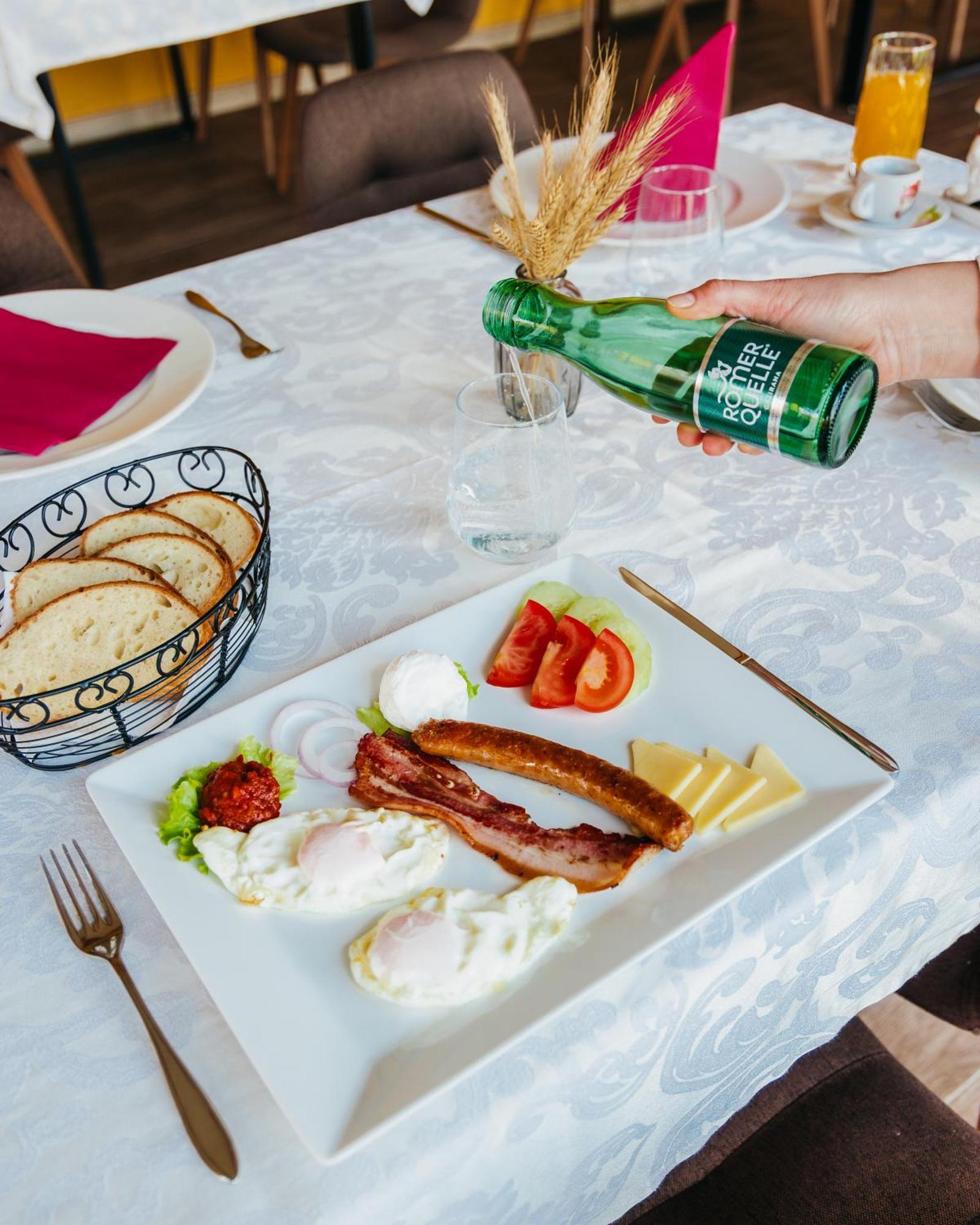Pansion Mihica Dvori Otel Babina Greda Dış mekan fotoğraf