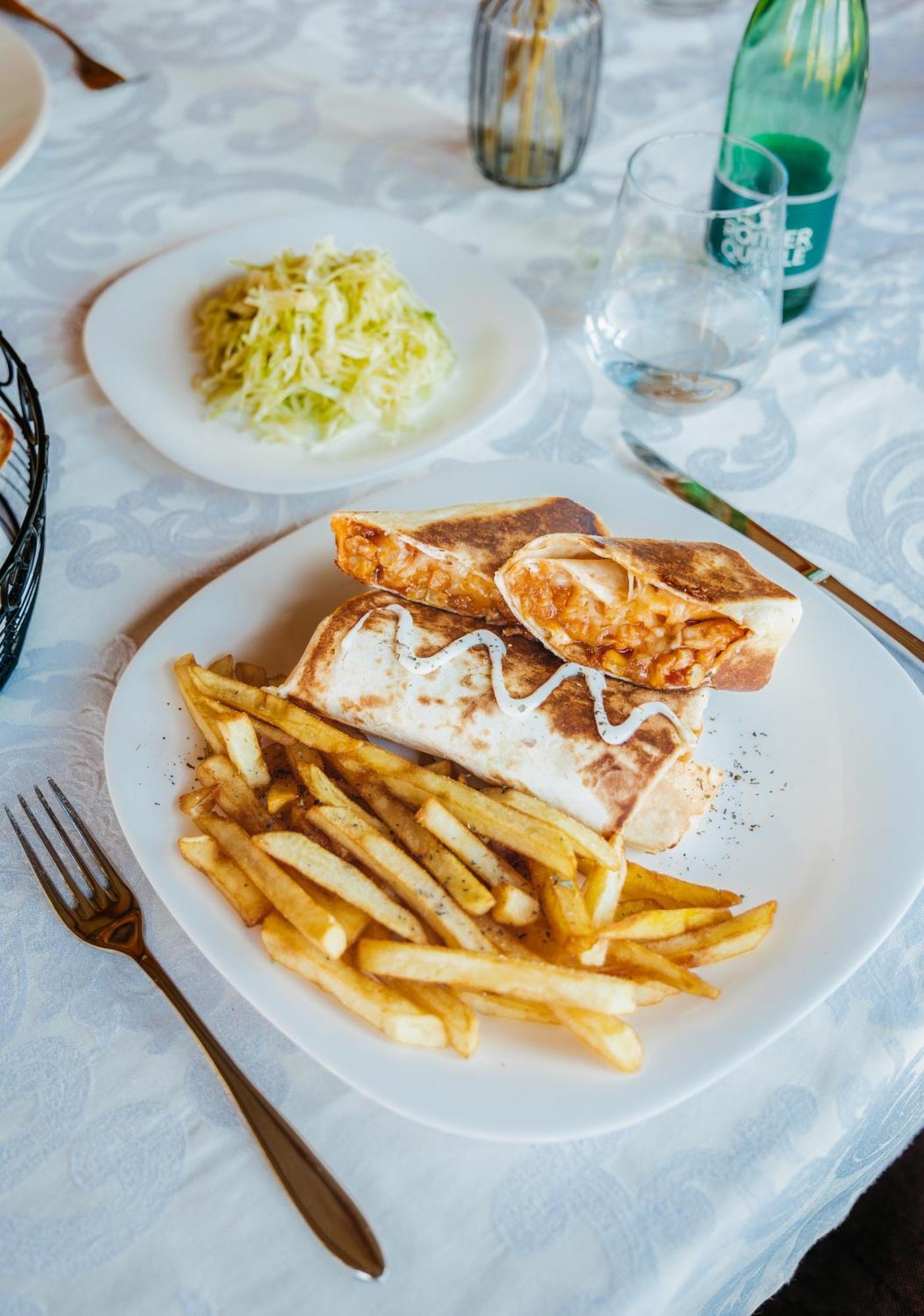 Pansion Mihica Dvori Otel Babina Greda Dış mekan fotoğraf