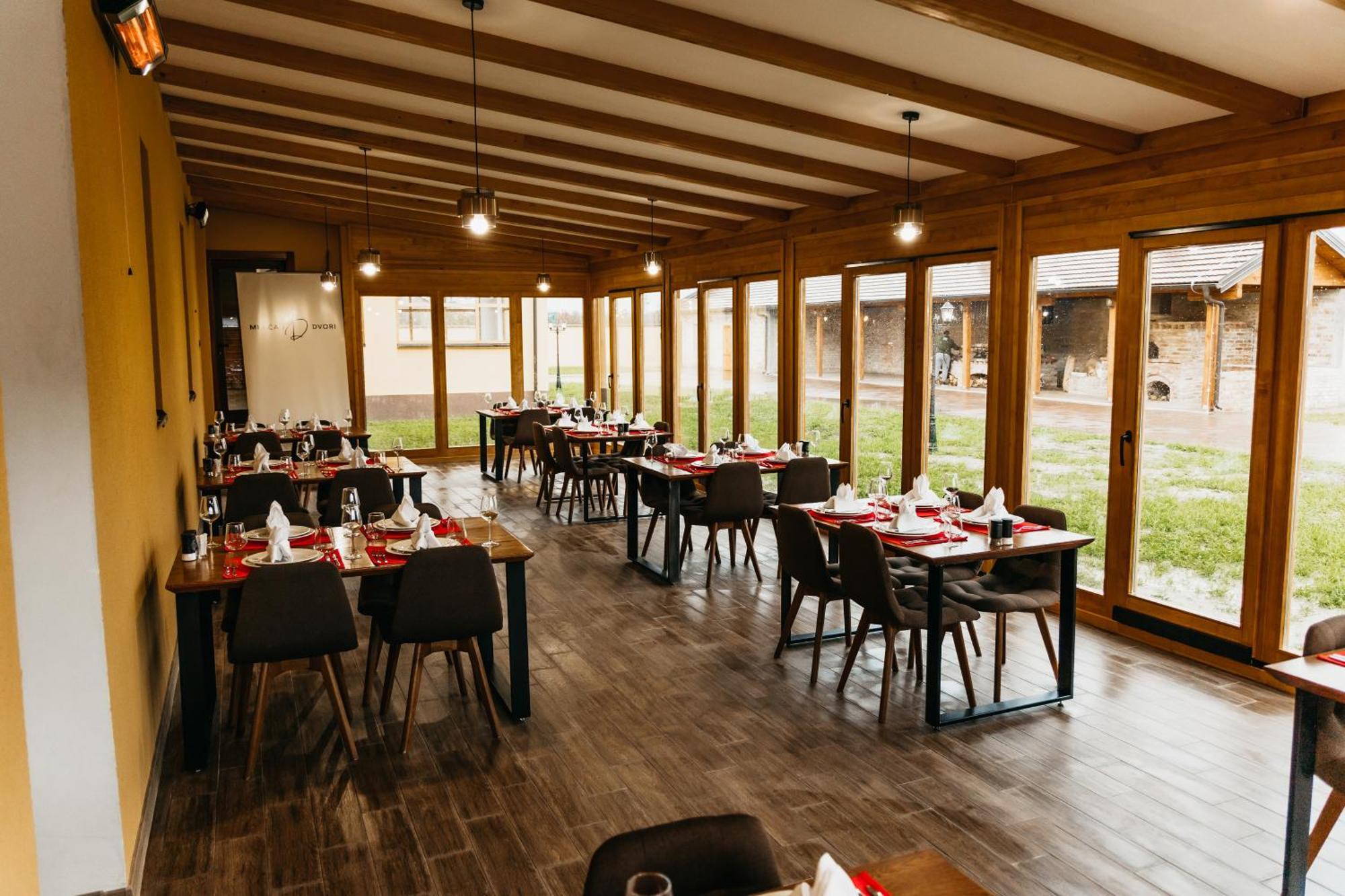 Pansion Mihica Dvori Otel Babina Greda Dış mekan fotoğraf