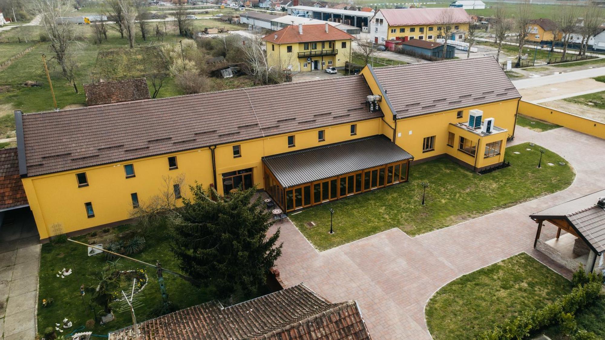 Pansion Mihica Dvori Otel Babina Greda Dış mekan fotoğraf